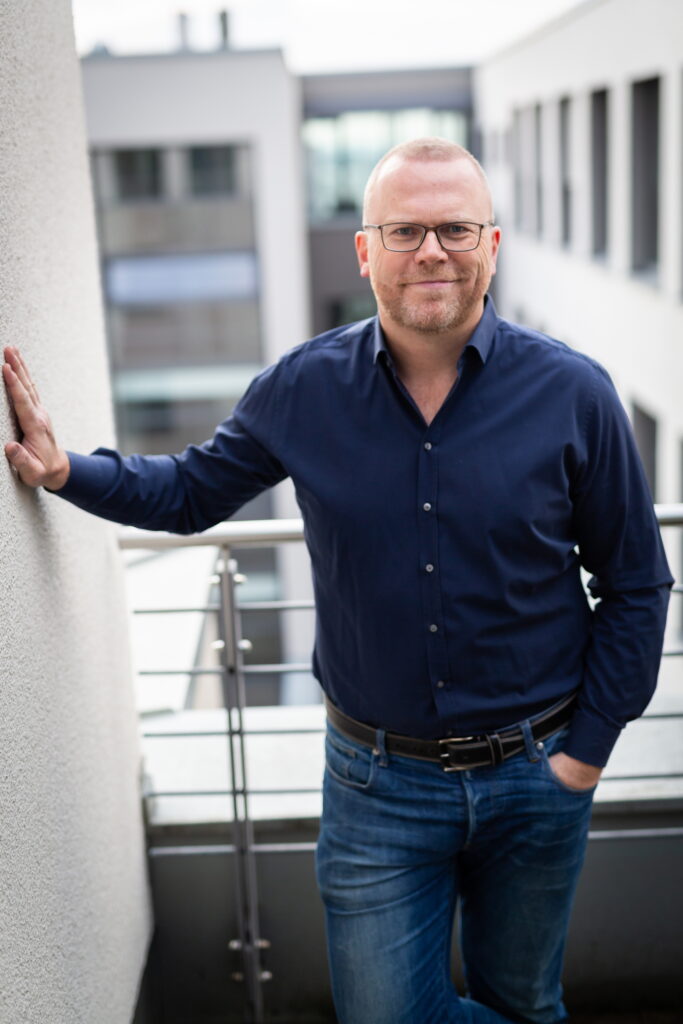 IntraFind: Hybrides Arbeiten? Nein danke! Oder besser doch?