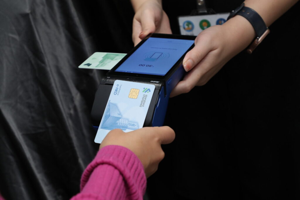 Standard Chartered Hong Kong and Giesecke+Devrient announce key findings of its e-HKD pilot study on offline payment