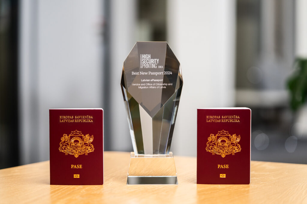 Elektronischer Pass mit Sicherheitsmerkmalen von Veridos gewinnt „Regional ID Document of the Year Award“