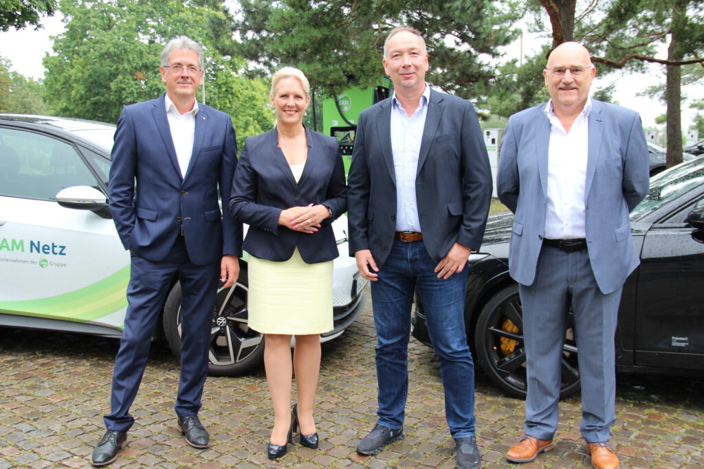Pilotprojekt für bidirektionales Laden: NTT DATA, EAM, Grid & Co. und T&B Consulting starten Proof of Concept für V2G