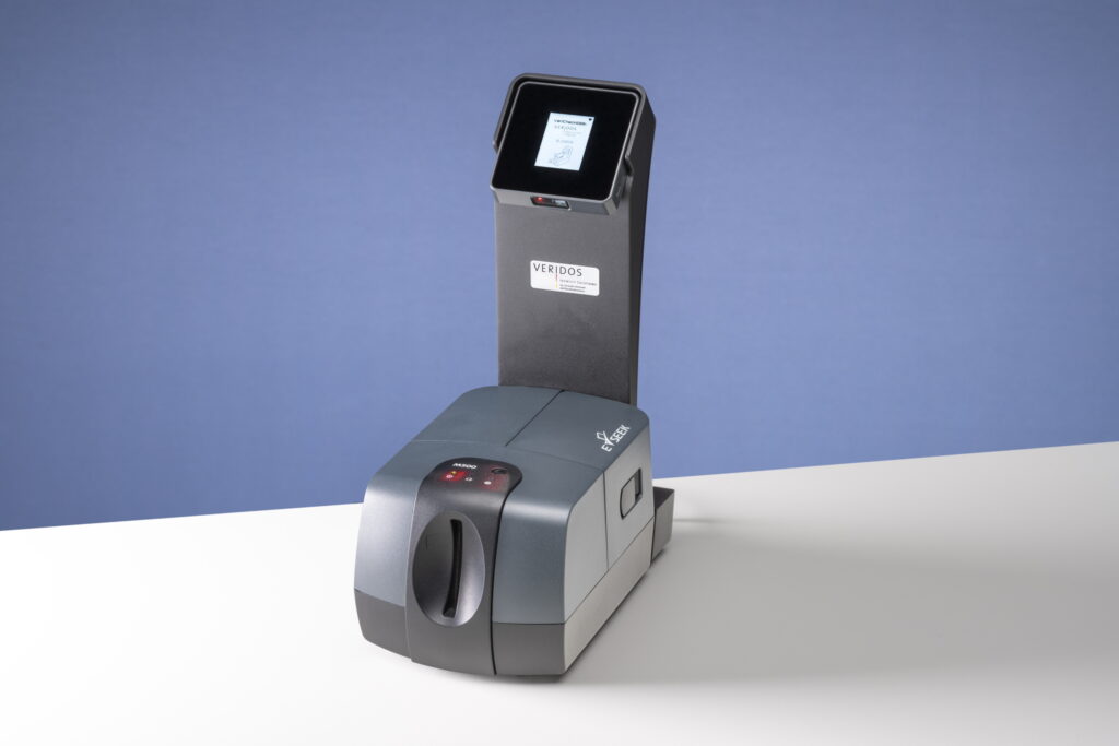 Veridos präsentiert weltweit erstes All-in-One-Gerät für die digitale und physische ID-Authentifizierung​